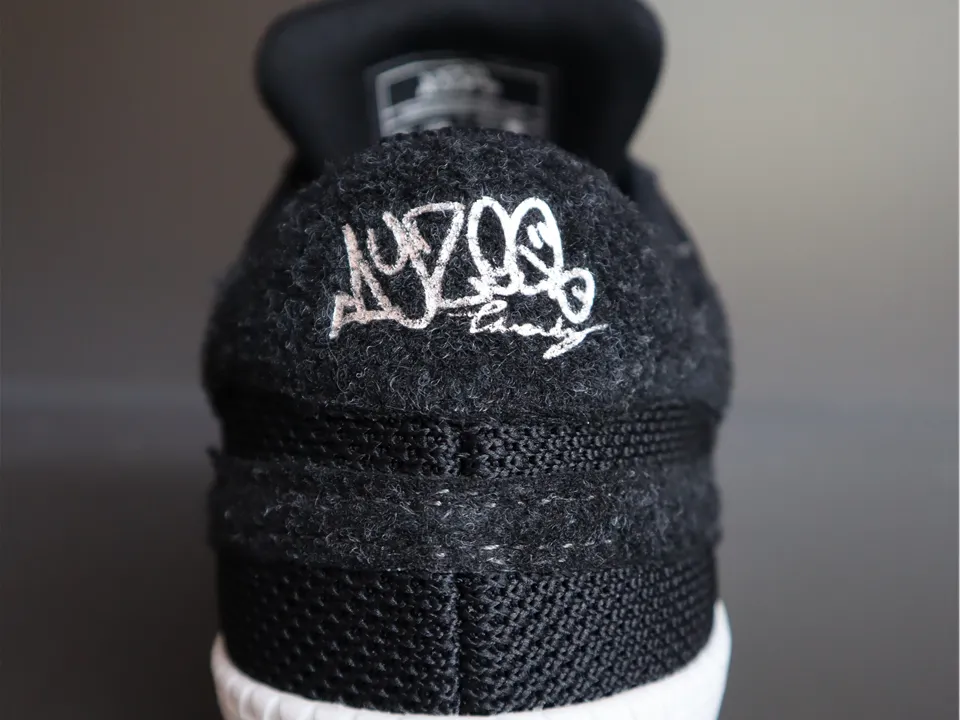 Numbawonz V2 Black on Black (size 4)