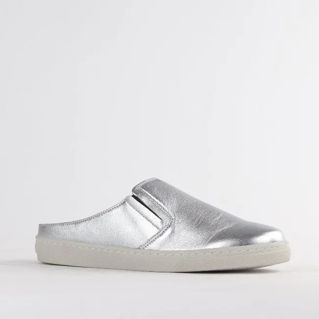 Slip-on sneakers with Removable Footbed in Silver - 12584